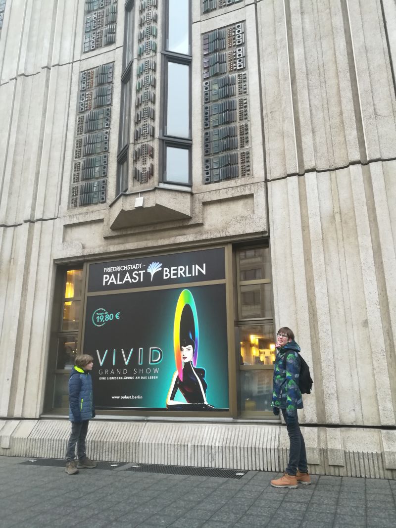 Friedrichstadt-Palast mit Kindern, Berlin VivID