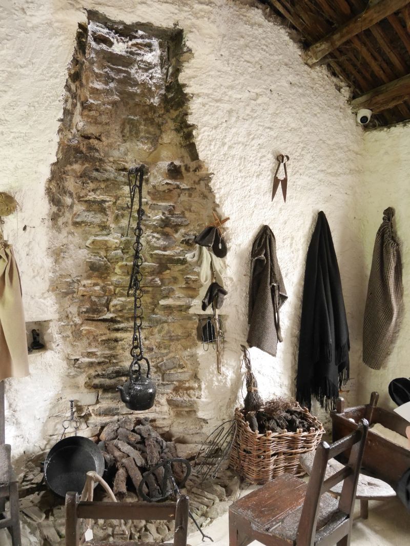 donegal glencolumbkille folk village 1800 cottage