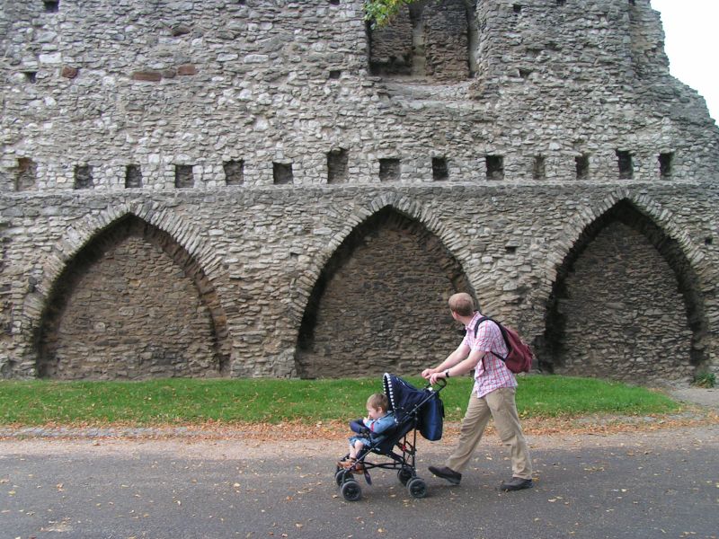 Burgruine Rochester, England, Urlaub mit Baby und Kleinkind