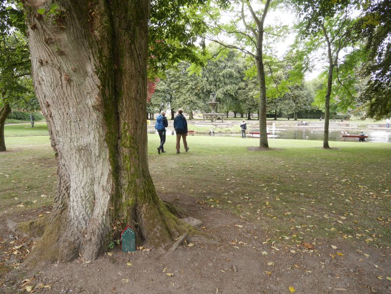 cork mit kindern park feentür