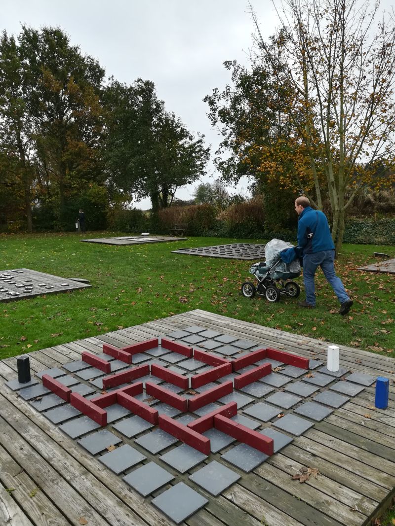 kalvehave labyrinth park dänemark mit kinderwagen