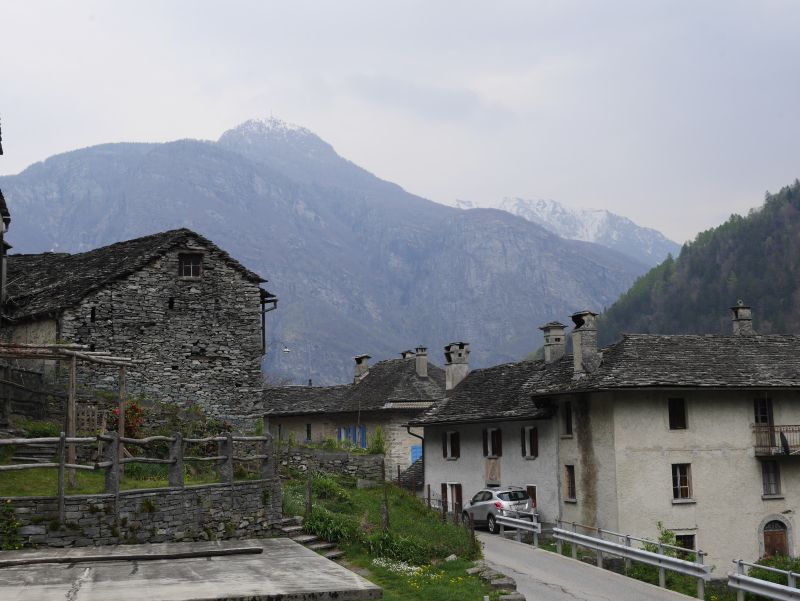 Bergdorf im Tessin, Schweiz