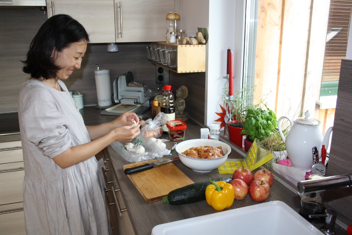 Anna from Korea couchsurfed with us together with her family - and she prepared a delicious Korean stew for us. 