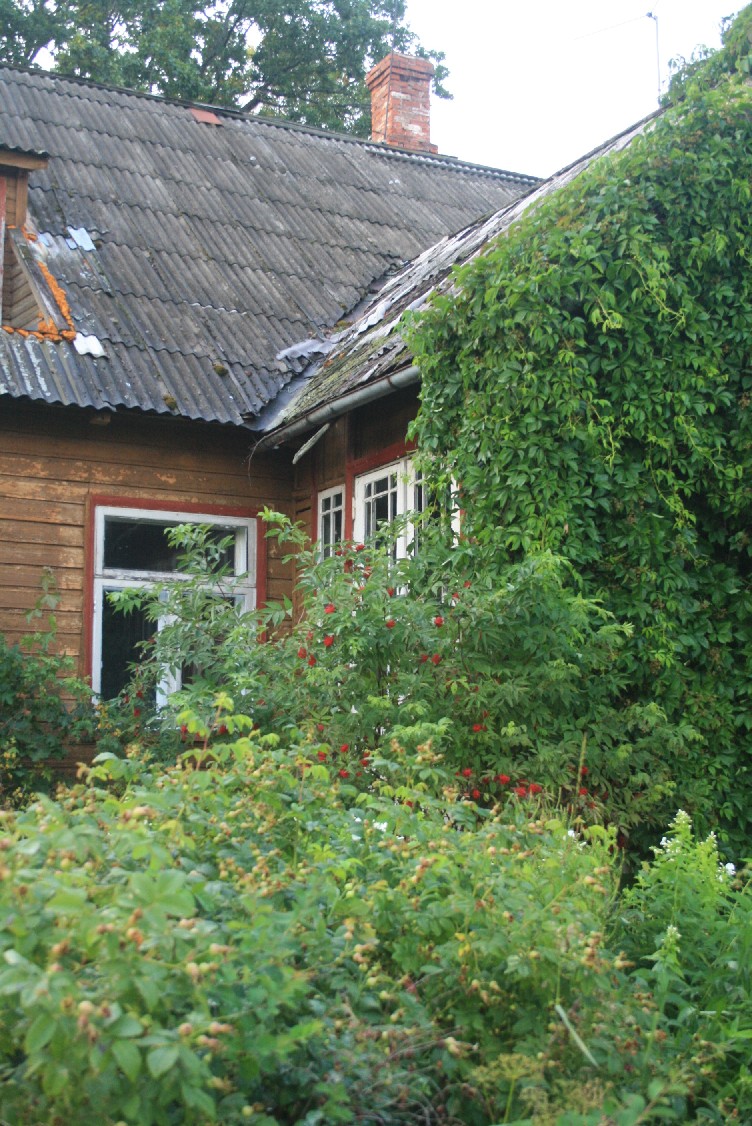 The house of our couchsurfing hosts near Tartu was built as a manor, used to be a forester's lodge in Soviet times and was all run-down when the family bought it to restore it all by themselves. 