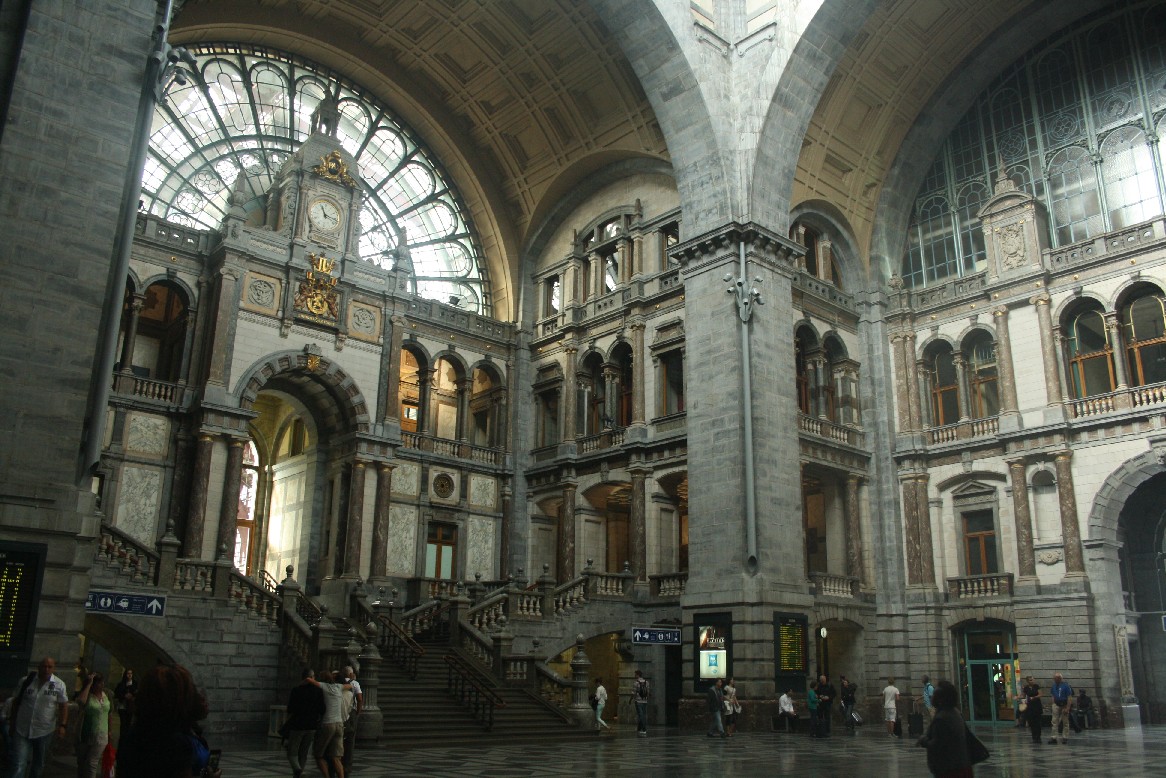 The train station. No, that's not the wrong caption. It IS the train station. Amazing, isn't it? 