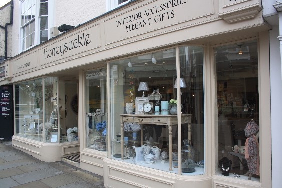 There are many nice-looking decoration shops in Dorking, like this one with a very typically British front. 