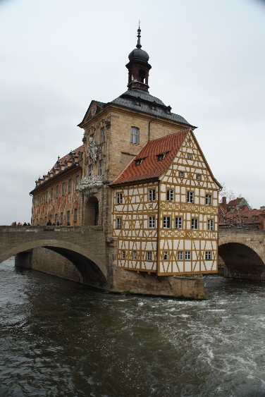 The old town hall was built in the middle of the river Regnitz as a statement against bishop and church. 