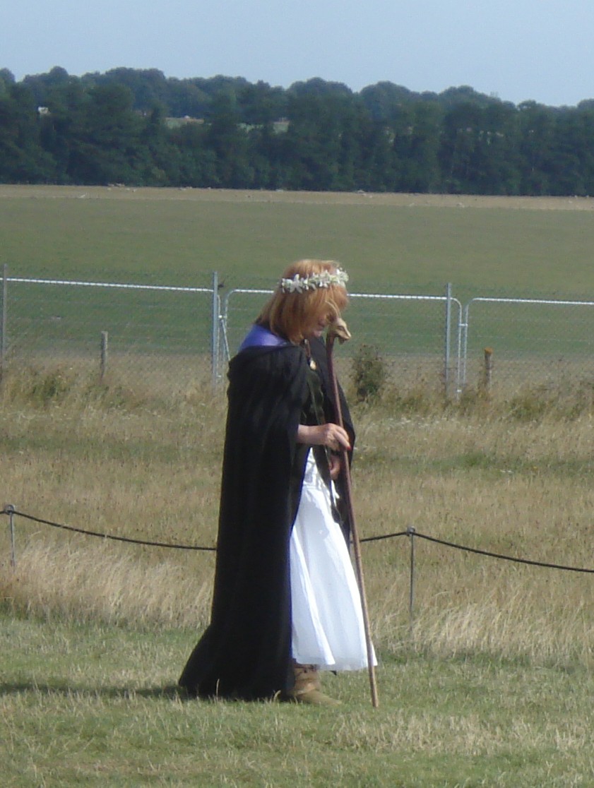 Leider habe ich nicht herausgefunden, ob diese Dame ihre Montur tatsächlich ernst nimmt. (Dressed-up tourist guide or convinced druid? Unfortunately I didn't get around to ask her.) 