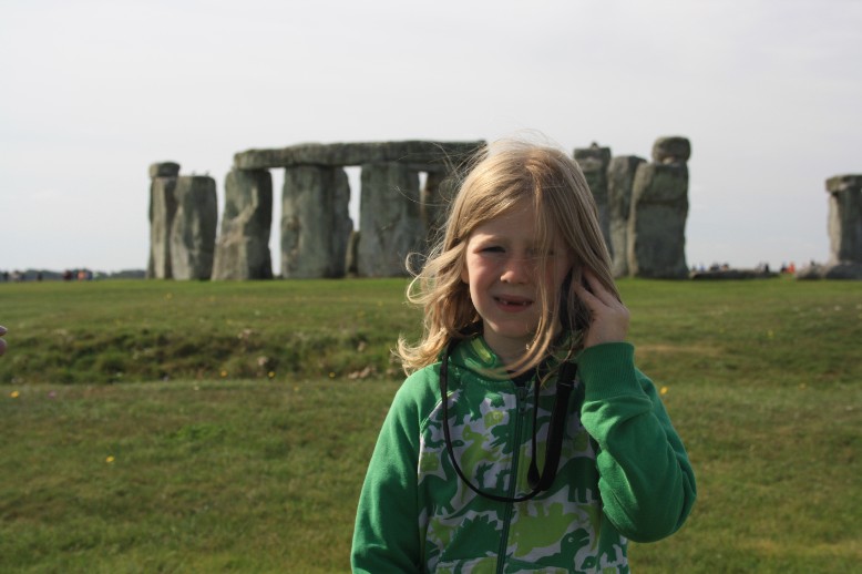 Auch für Kinder ist Stonehenge eine packende Erfahrung. (Stonehenge is a great experience for kids as well.)