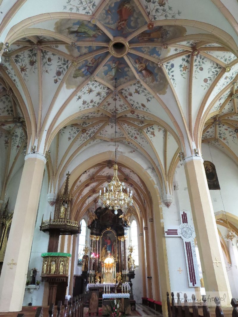 Fast wie zu Hause und doch an allen Ecken und Enden ein bisschen anders: Kirchen im Ausland zu besichtigen, kann durchaus spannend sein.