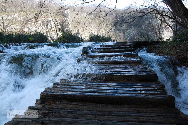 Wandern mitten IM Wasserfall (ist so allerdings nicht gedacht, wir müssen ein Sperrschild übersehen haben, jedenfalls sind wir später an einem vorbeigekommen, für die Richtung, aus der wir kamen...).