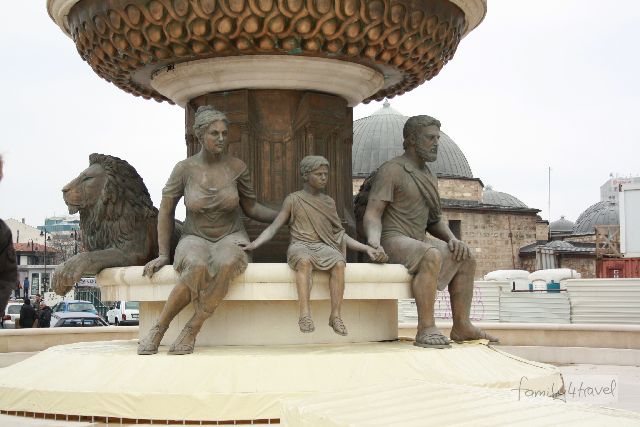 Makedonisches Familen-Idyll am Brunnenrand. 