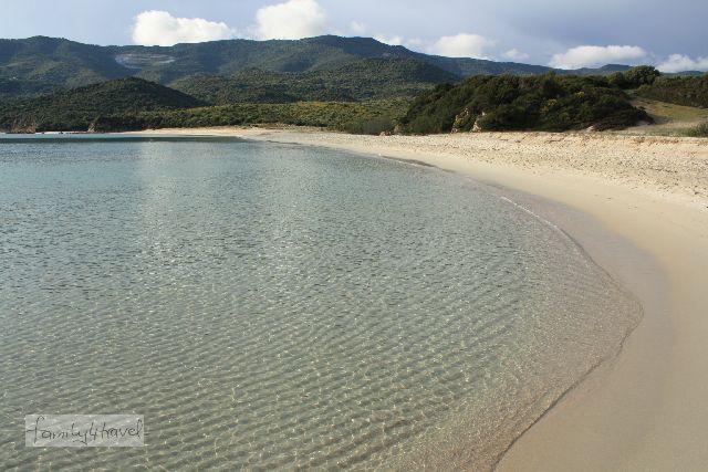 Korsika hat so viel Sandstrand, dass sich bestimmt auch in der Sommersaison fast für jeden eine einsame Bucht findet (sofern er motorisiert ist, denn viele solche Perlen befinden sich weit ab vom Schuss). 