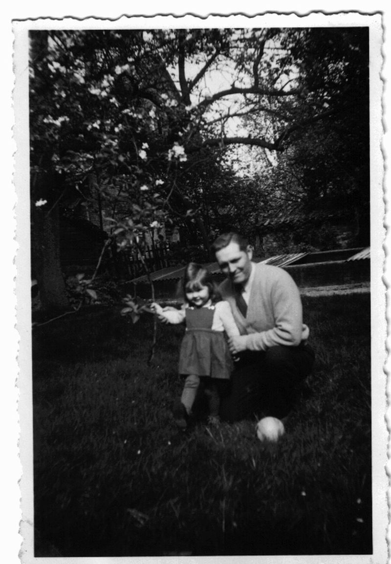 Meine Mama mit meinem Opa, der leidenschaftlich gern verreiste und auch seine einzige Tochter gern mit auf Ausflüge nahm.