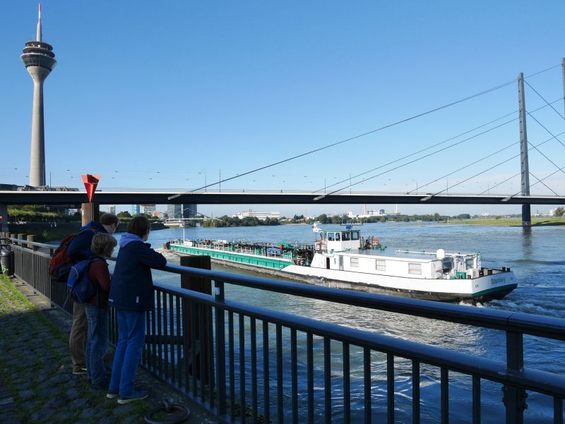 Düsseldorf mit Kindern, Boote am Rhein