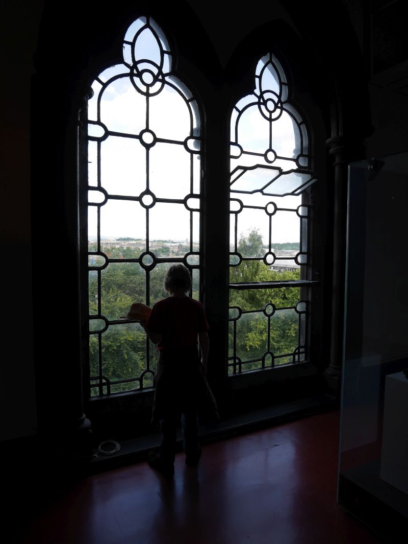 Tagesausflug nach Glasgow mit Kindern, Universität Fenster
