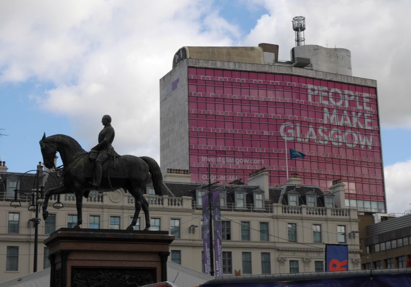 Tagesausflug nach Glasgow mit Kindern, George Square, People make Glasgow