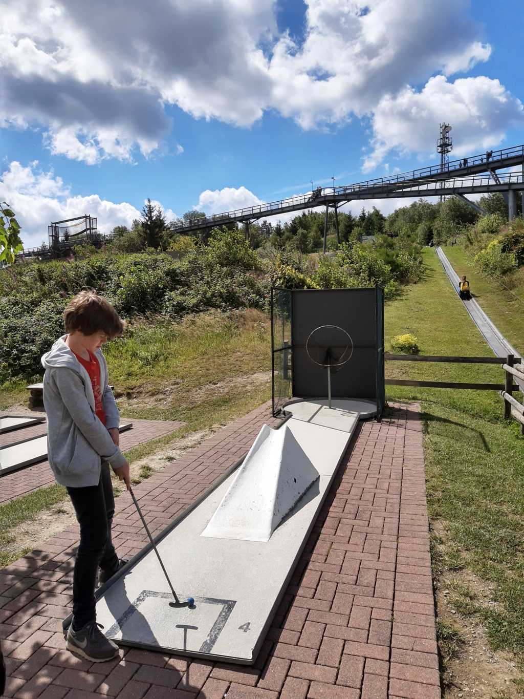 erlebnisberg kappe sauerland minigolf mit panoramabruecke