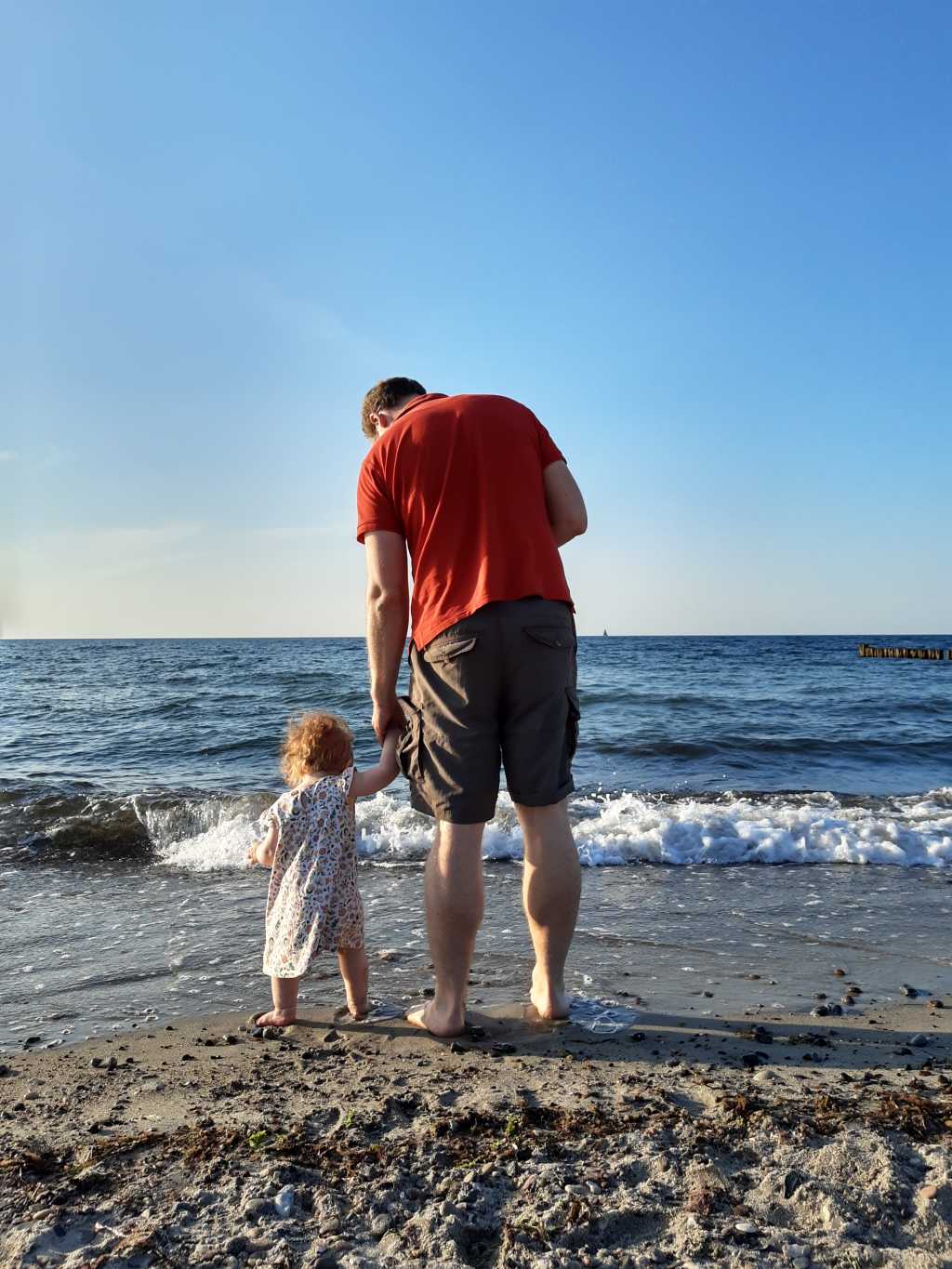 ostsee mit kleinkind