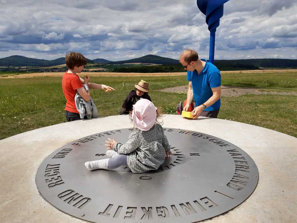 rhoen point alpha mit kindern runder tisch