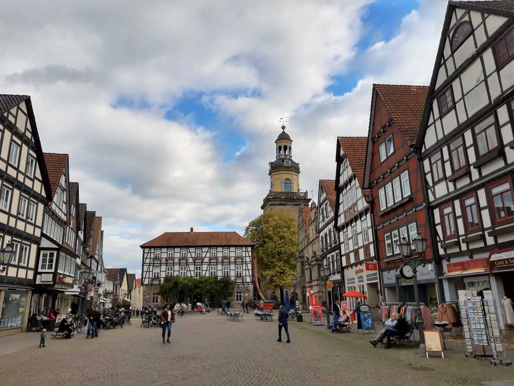 rinteln marktplatz mit nicolaikirche