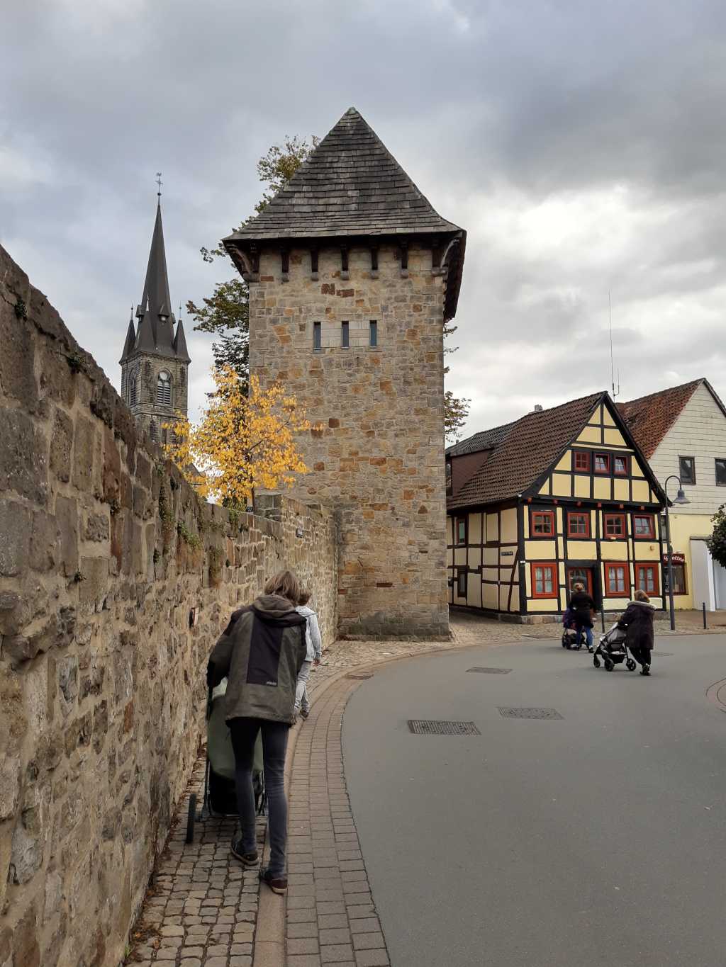 rinteln mit kinderwagen stadtmauer