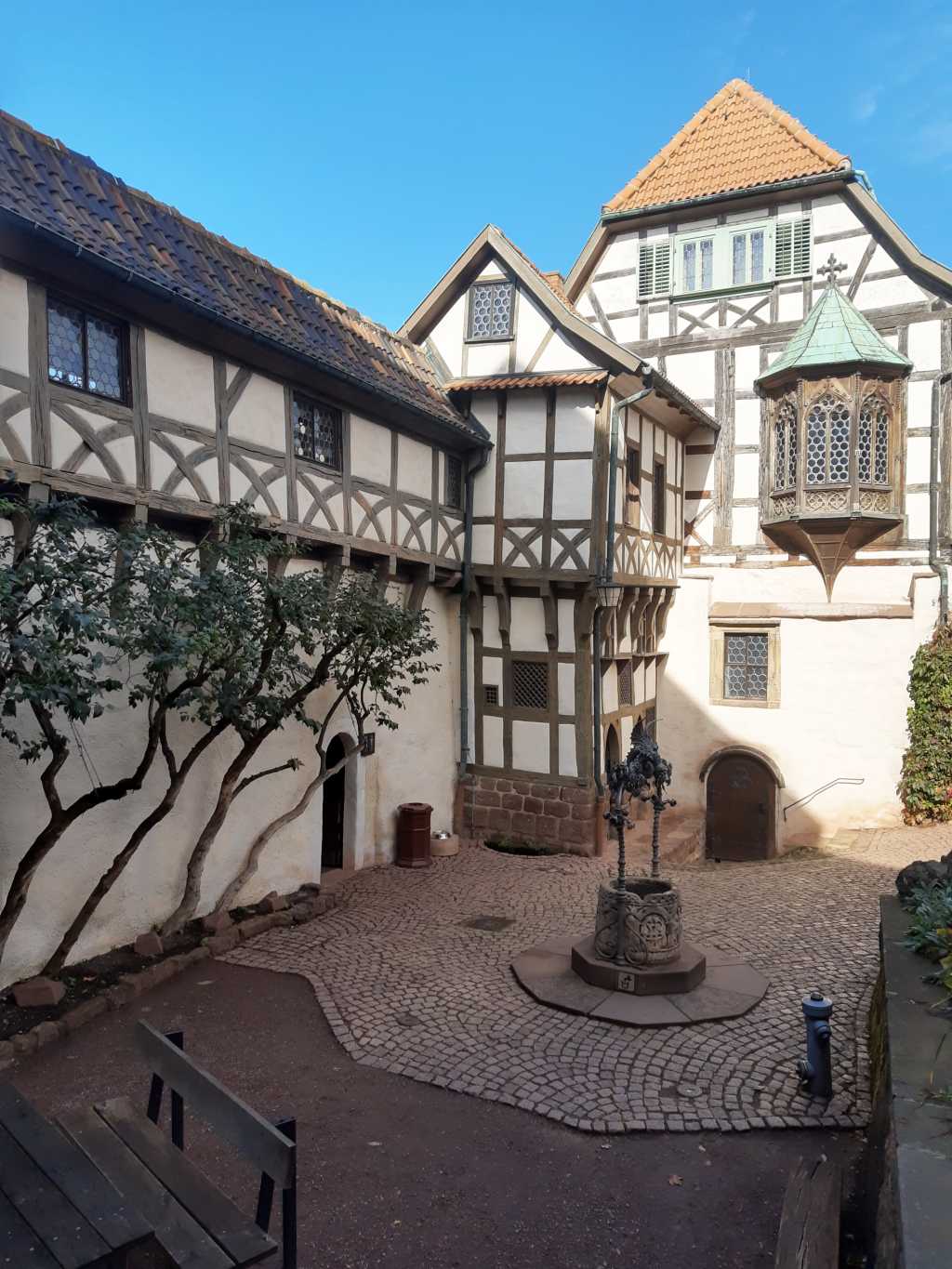 thueringen wartburg burghof