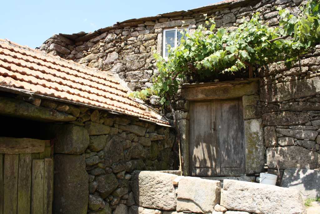 arouca dorf altes steinhaus