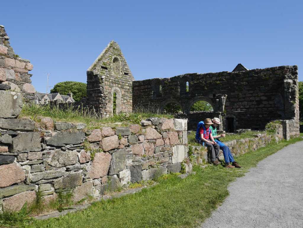 iona mit kindern nonnenkloster