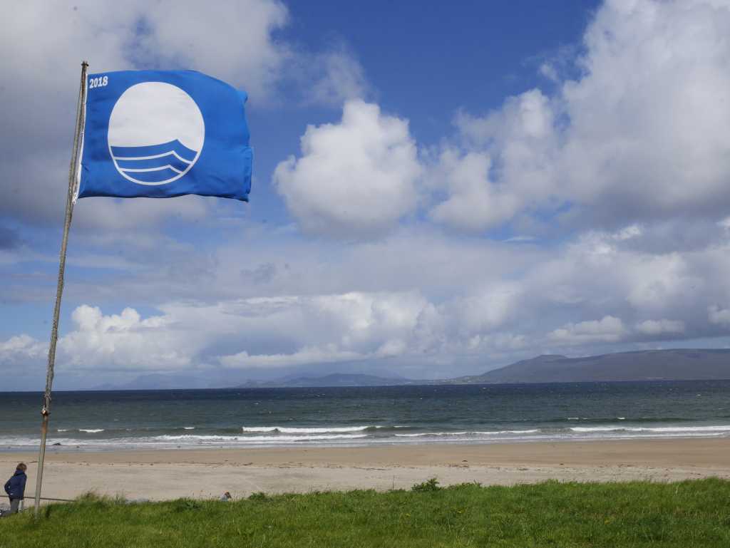 connemara strandcarrowmore blaue flagge