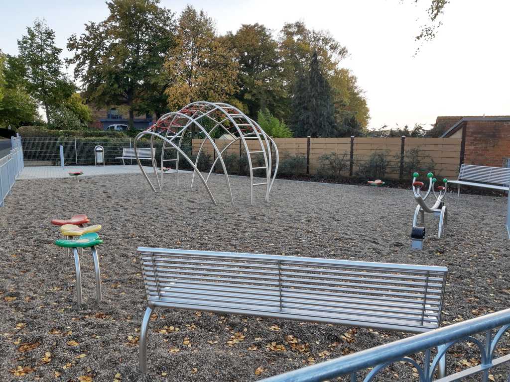 spielplatz rügen bergen metall