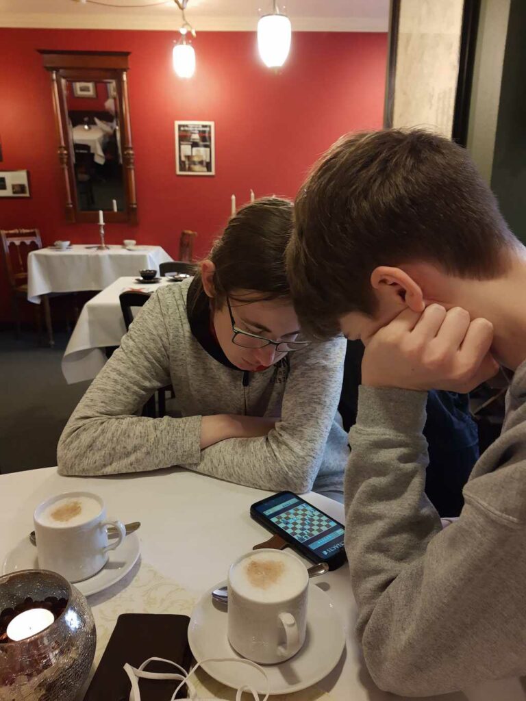 goslar cafe schach jungs
