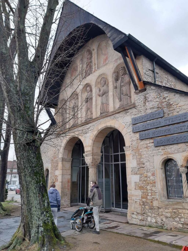 goslar mit kindern, vorhalle dom