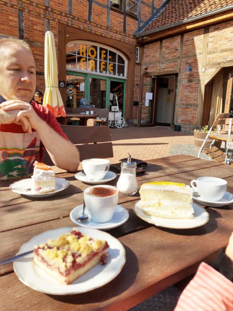 lindhorst hofcafe pferdestall kuchen