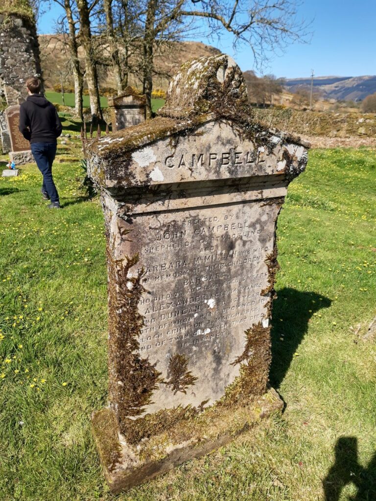 kintyre schottland grabsteil saddell abbey