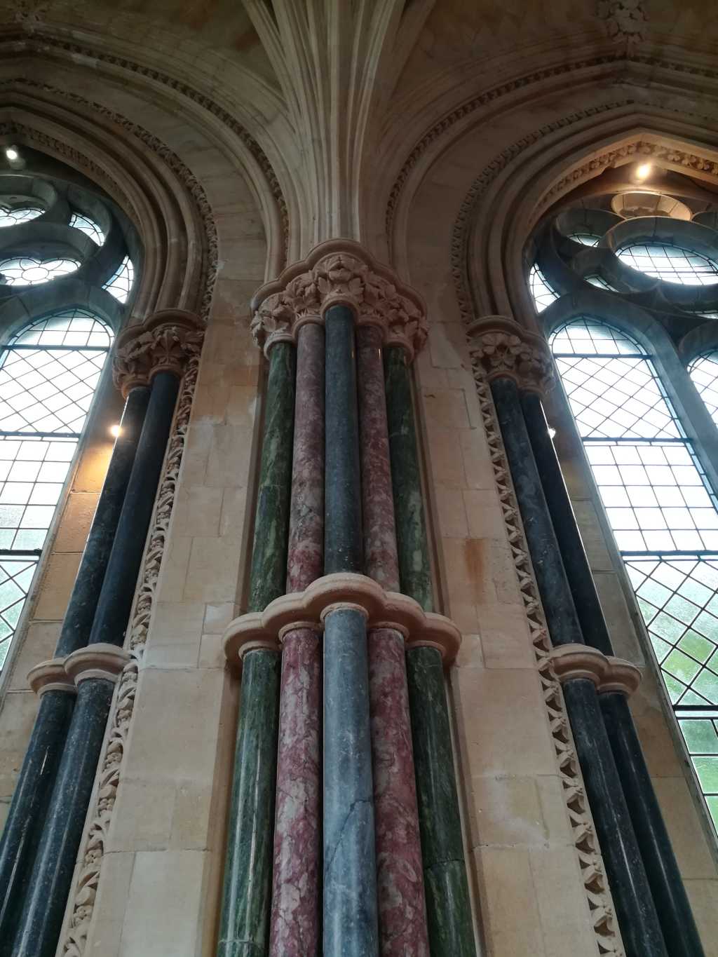 kylemore abbey irland kirche marmor