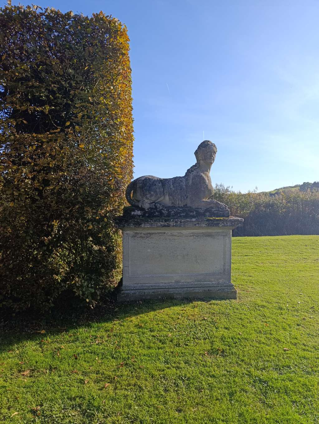 chateau de haroue sphinx
