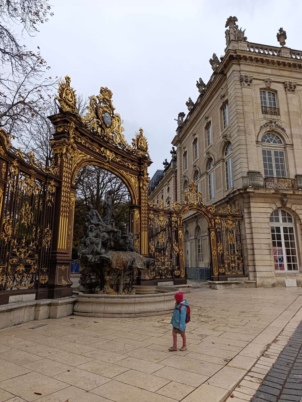 nancy mit kindern place stanislas brunnen