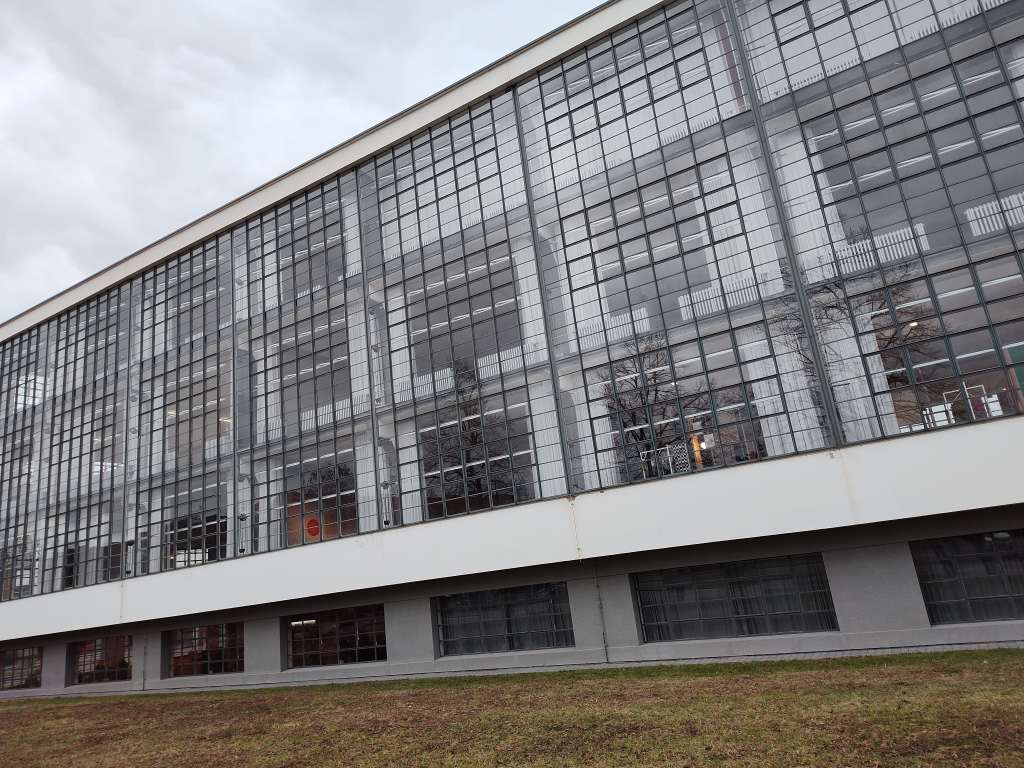 dessau bauhaus glasfassade