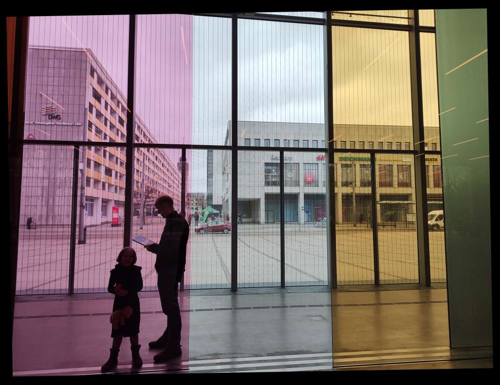 dessau bauhaus museum mit kind