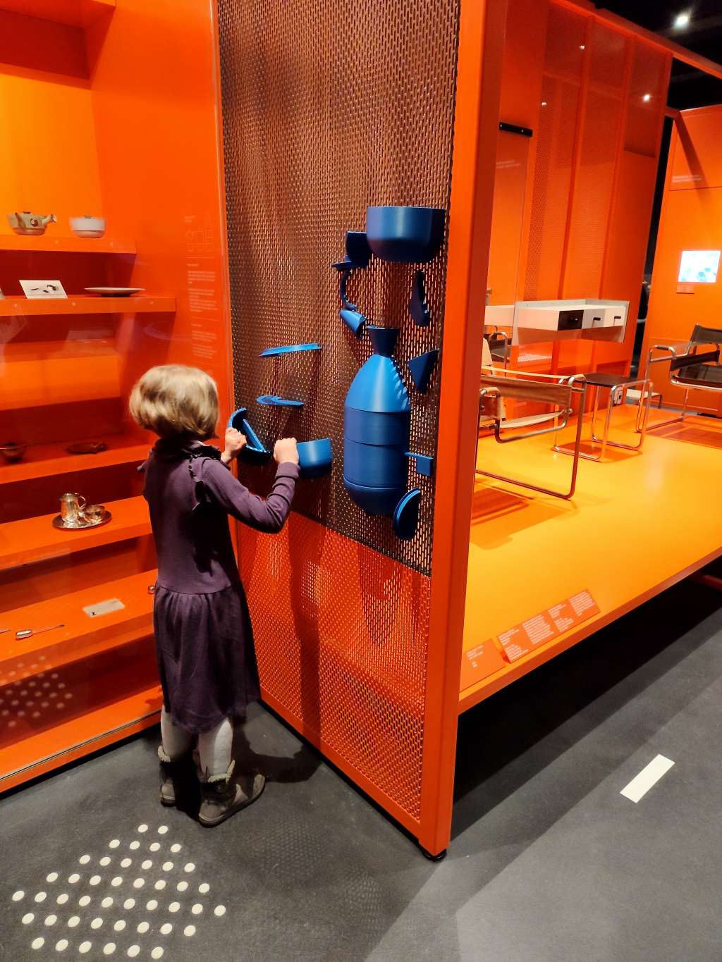 dessau bauhaus museum mit kindern spielstation