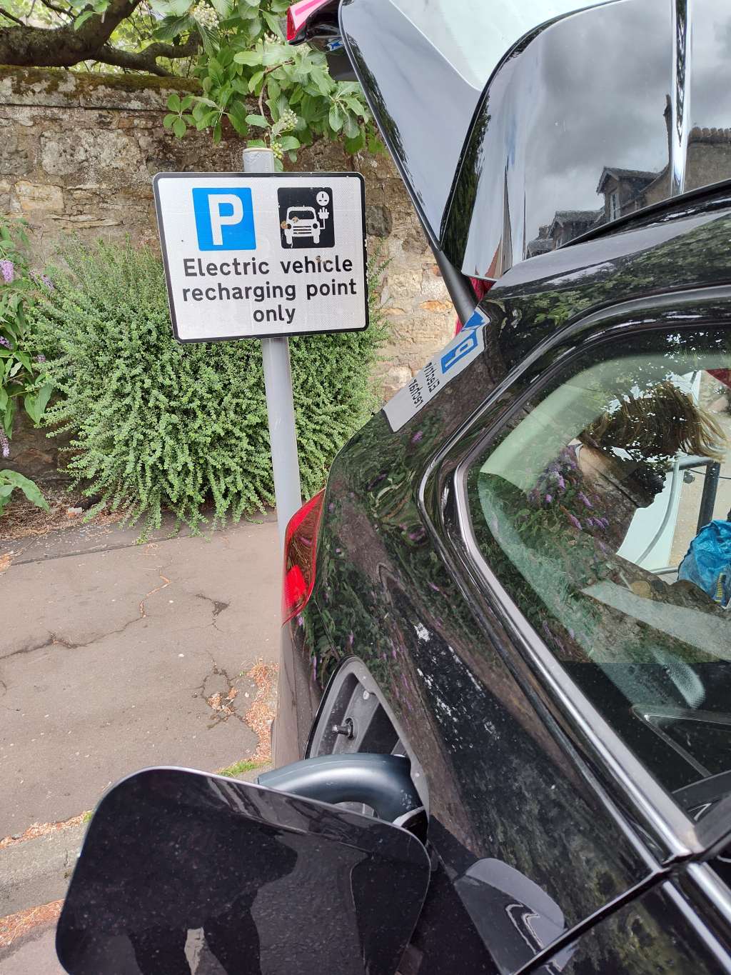 st. andrews parken und e-auto laden